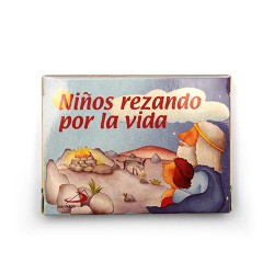 Niños rezando por la vida